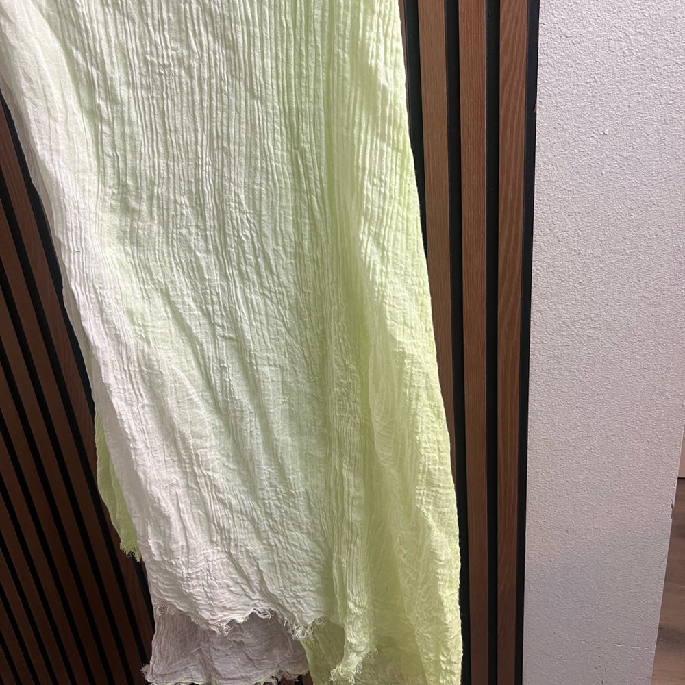 Chic Light Green Crinkled Scarf - Picture 2 of 4